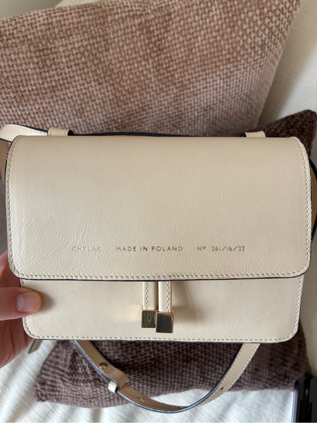 Chylak Structured Cream Leather Crossbody Bag With Minimal Hardware — image 4 of 6